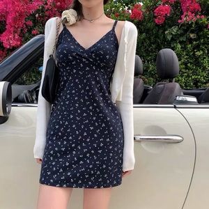 BRANDY MELVILLE BLACK FLORAL AMARA DRESS